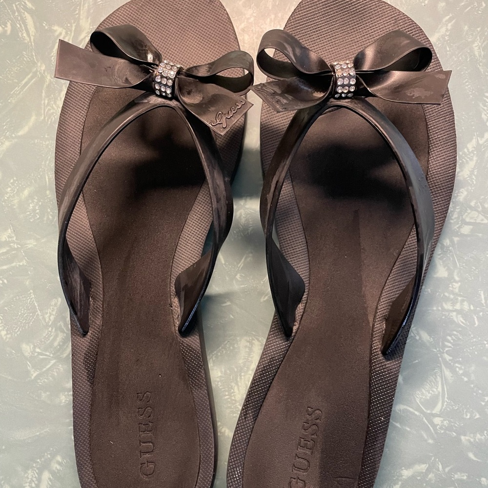 Guess Black Rubber Flip Flops